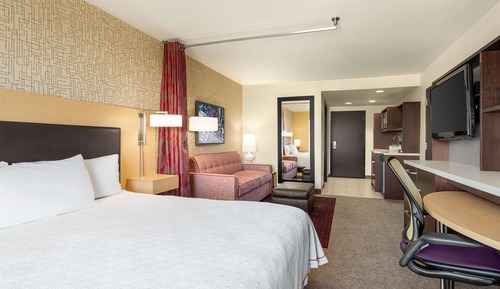 Suite, 1 King Bed, Accessible, Non Smoking (Mobility & Hearing, Roll-in Shower)