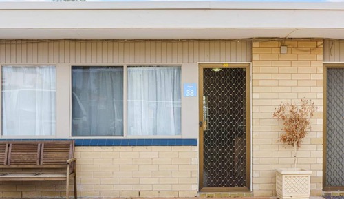 Standard Motel Room - Sleeps 3