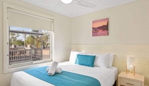 Deluxe 2 Bedroom Cabin - Sleeps 4