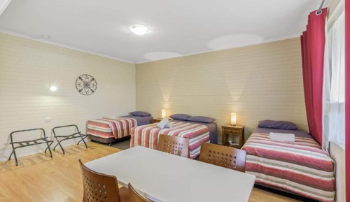 Standard Motel Room - Sleeps 4