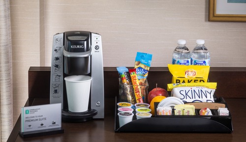 Room, 1 King Bed, Non Smoking (Drinks & Snacks)