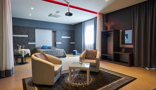 Deluxe Studio