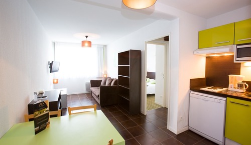 APARTMENT (SINGLE BEDS AND SOFA BED)