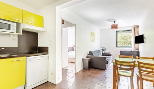 APARTMENT (DOUBLE BED AND SOFA BED)