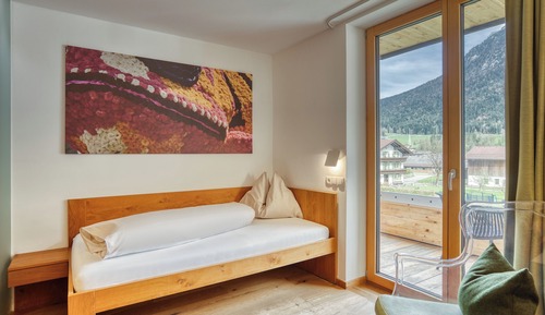 Single Room, Mountain View