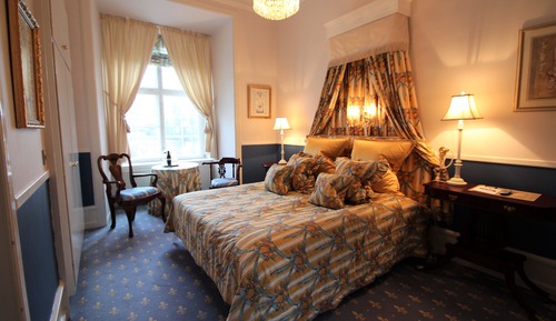 Junior Room