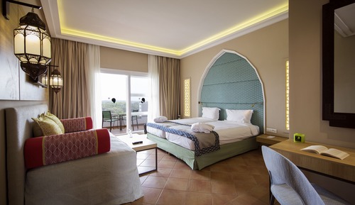 Classic Double Room Single Use, Partial Sea View