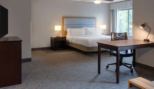 Suite, 1 King Bed, Accessible