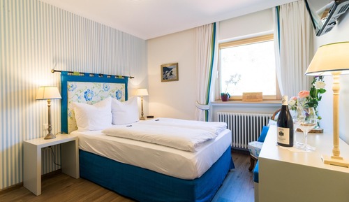 Classic room A with a small double bed (140 cm)