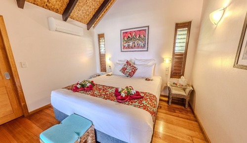 One Bedroom Beachfront Bungalow  (+ A La Carte Breakfast & WiFi) 