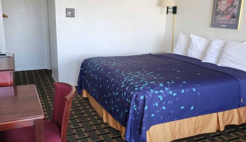Standard Room, 1 King Bed, Non Smoking