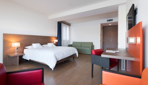 Junior Suite, 1 Double Bed, Terrace, Lake View (Deluxe)