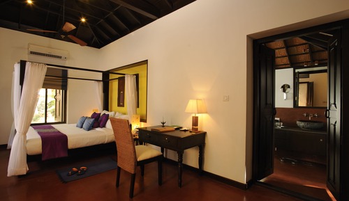 Superior Cottage, 1 King Bed, Partial Sea View