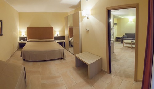 Family Room, 2 Bedrooms