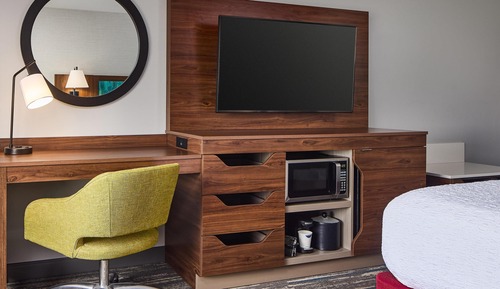 Room, 1 King Bed, Refrigerator & Microwave