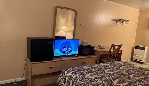One queen bed non smoking