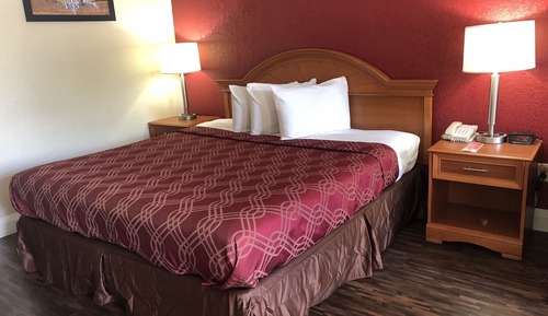 Standard Room, 1 King Bed