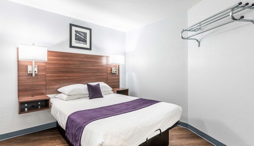 Standard Room, 1 Queen Bed, Accessible