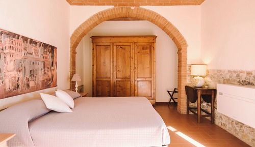 Deluxe Apartment, 1 Queen Bed, Hill View, Ground Floor