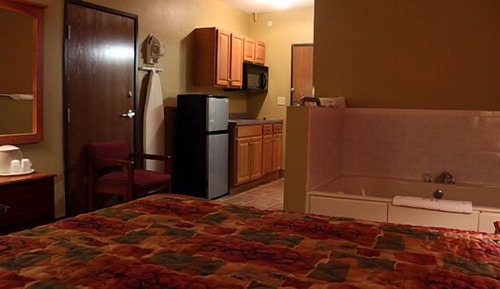 Standard Suite, 1 King Bed, Smoking