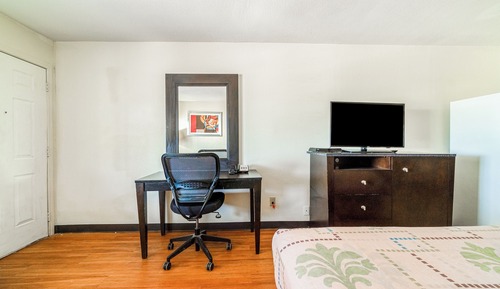 Room, 1 Queen Bed, Non Smoking, Kitchenette