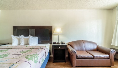Room, 1 King Bed, Accessible Bathtub, Smoking