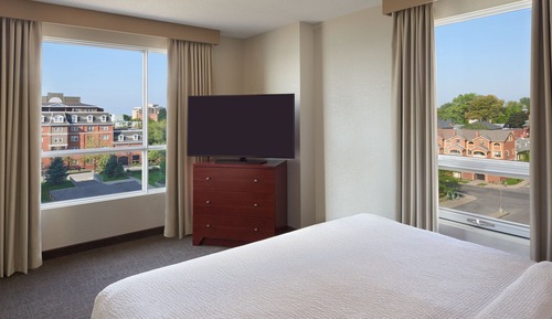 Suite, 2 Bedrooms, Non Smoking, City View (Corner)