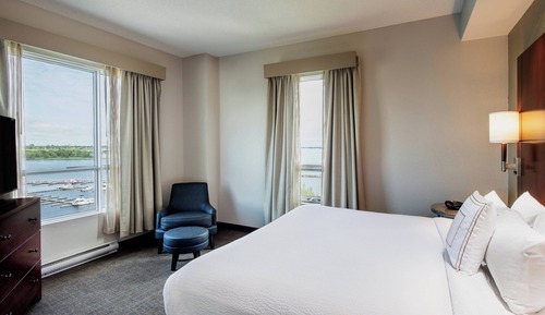 Suite, 2 Bedrooms, Non Smoking, Corner Lake View