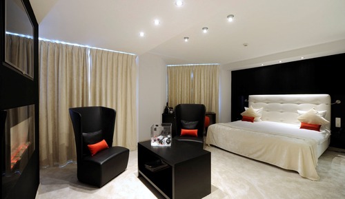 Honeymoon Suite