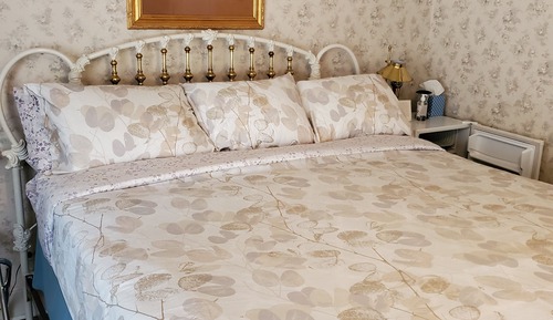 Room, Multiple Beds (Inverness)