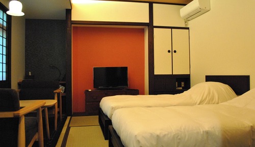 Twin Room with Shower - Non-Smoking