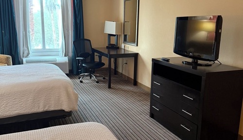 Standard Room, 2 Queen Beds, Accessible (Roll in Shower)