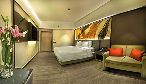 Executive Suite, 1 King Bed, City View