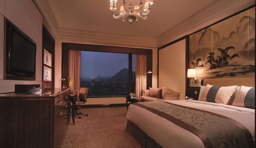 Deluxe Room, 1 King Bed, City View