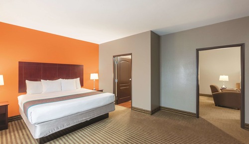 Family Suite, 1 King Bed, Accessible, Non Smoking (Mobility,Hearing,Tub w/Grab Bars)