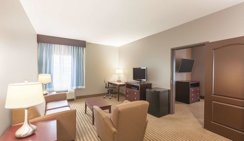 Deluxe Suite, 1 King Bed, Non Smoking (Deluxe Family Suite)
