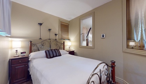 Condo, 1 Bedroom (semi-basement - 1km from slopes)