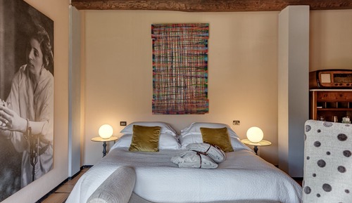 Deluxe Suite, 1 King Bed, Partial Sea View
