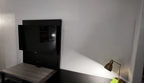 Deluxe Room, 1 King Bed, Smoking (Mobility,Hearing,Roll-In Shower)