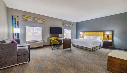 Suite, 1 King Bed, Accessible, Non Smoking