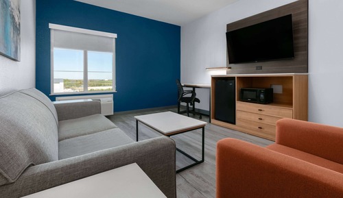 Deluxe Suite, 1 King Bed, Accessible, Non Smoking (Mobility, Roll-In Shower)