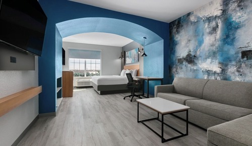 Deluxe Suite, 1 King Bed, Non Smoking
