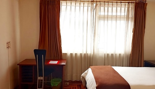 Basic Room, 2 Twin Beds, Shared Bathroom (Meridiano)