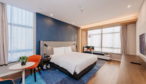 Standard Room, 1 King Bed (Extra Floor Space)