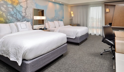 Room, 2 Queen Beds, Non Smoking (Mobility/Hearing Access, Roll-In Shwr)
