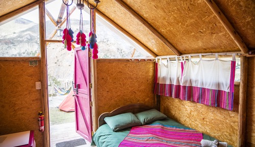 Family Cabin, Shared Bathroom (2)