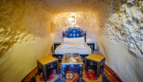 Normal TROGLODYTE (Cave with window ventilation)