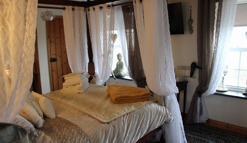 Double Room, Ensuite (Trevillet Four Poster)