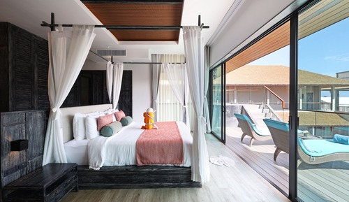 Tripple Jacuzzi Suite Pool view