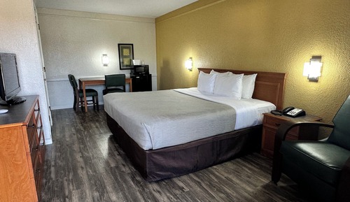 Standard Room, 1 King Bed, Non Smoking